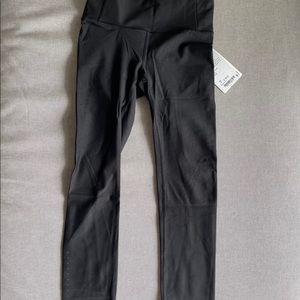 NWT lululemon Zoned in HR Crop 23”